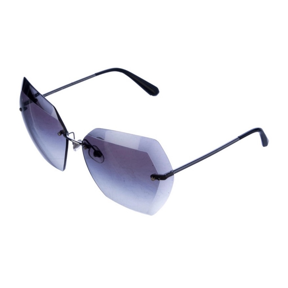 CHANEL Oversized Gradient Sunglasses - Picture 4 of 4